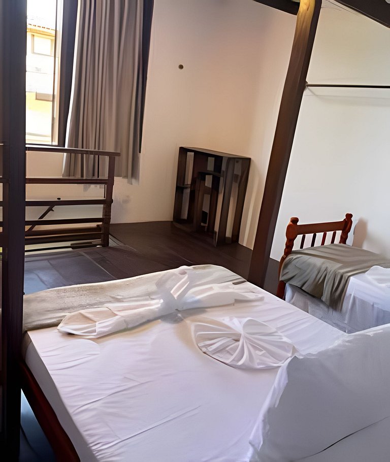 Apartamento 06 sala e cozinha com quarto superior com escada