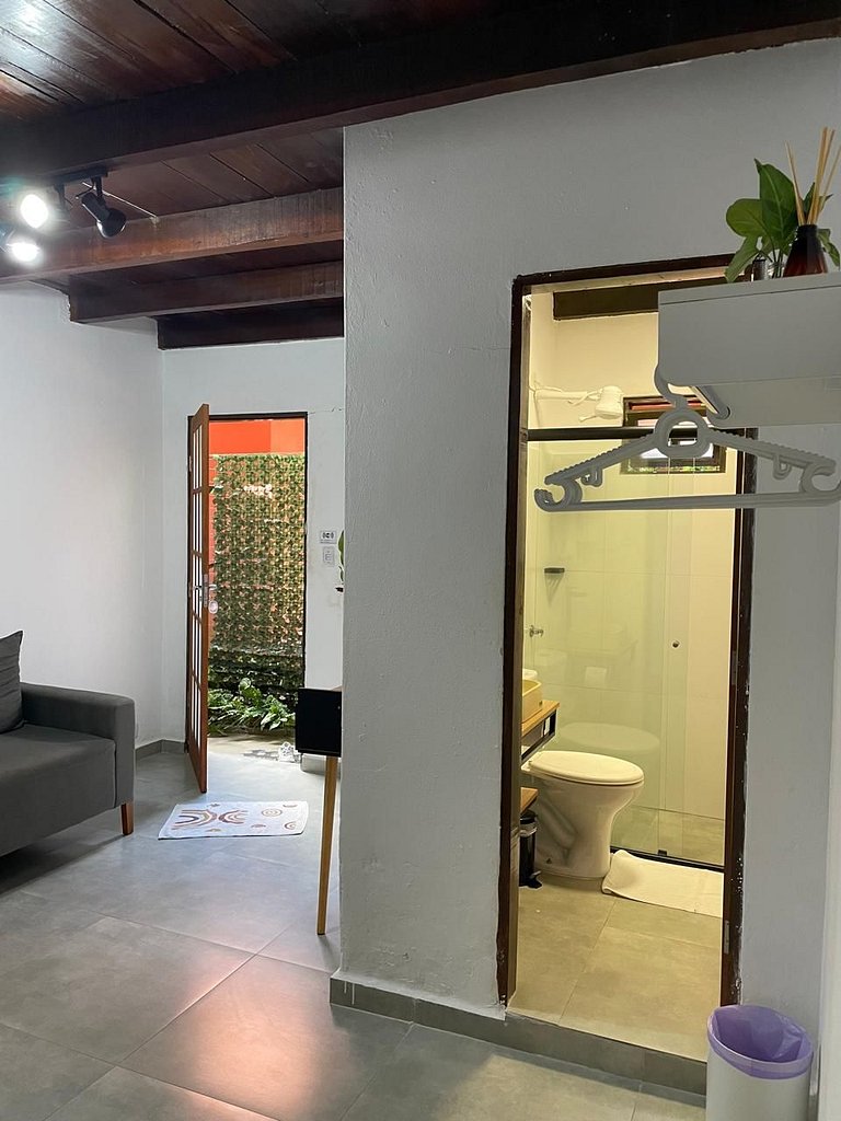 Apartamento 05 - Sala e Mezanino com escadas