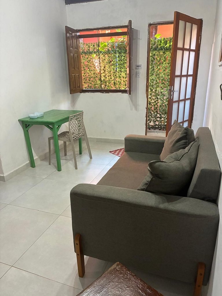 Apartamento 04 - Sala e cozinha, quarto superior com escadas