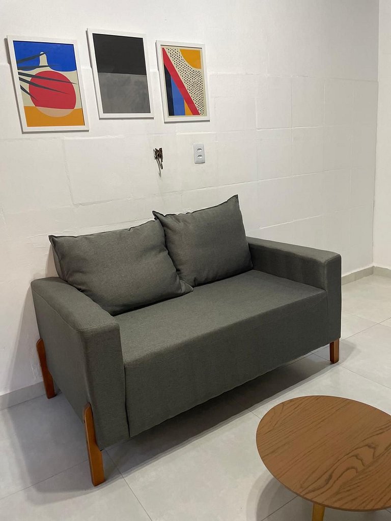 Apartamento 04 - Sala e cozinha, quarto superior com escadas