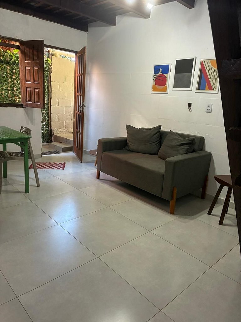 Apartamento 04 - Sala e cozinha, quarto superior com escadas