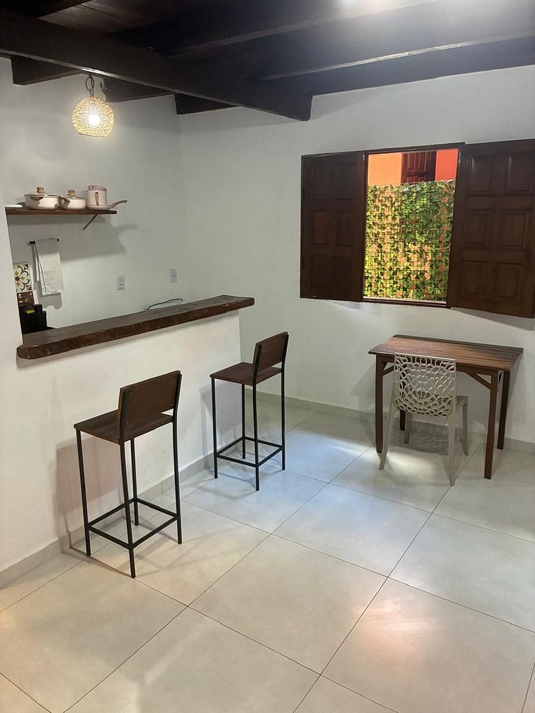 Apartamento 06 sala e cozinha com quarto superior com escada