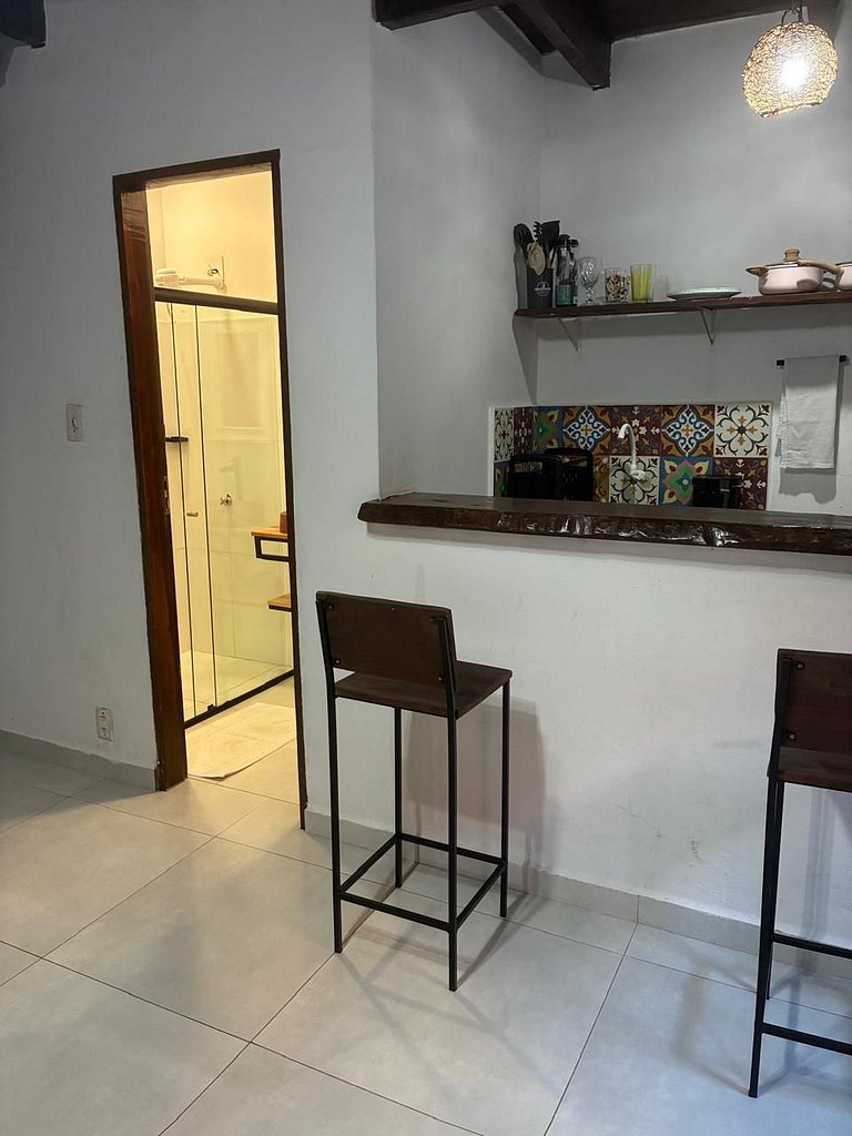 Apartamento 06 sala e cozinha com quarto superior com escada