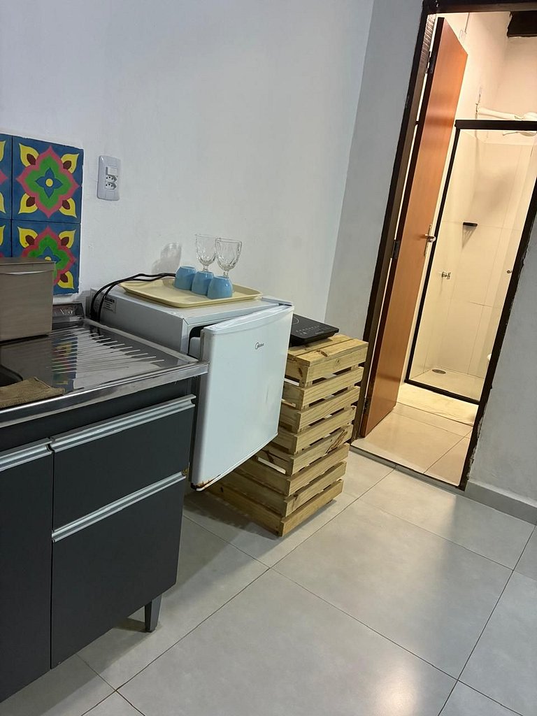 Apartamento 04 - Sala e cozinha, quarto superior com escadas