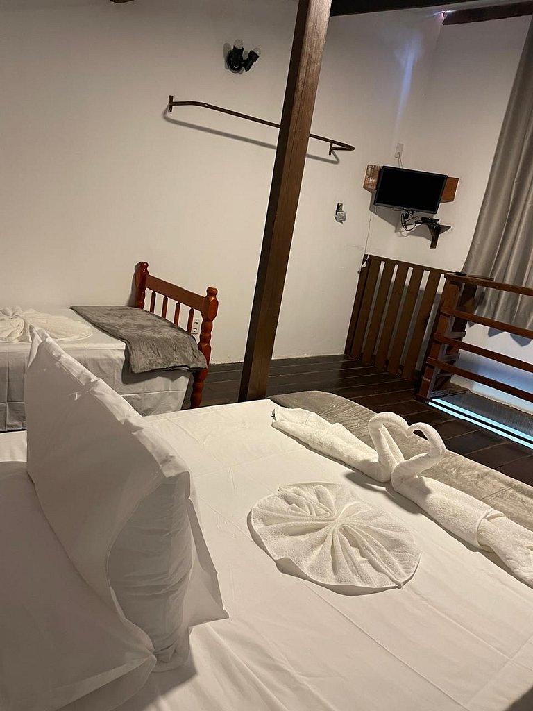 Apartamento 06 sala e cozinha com quarto superior com escada