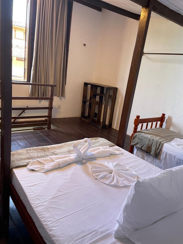 Apartamento 06 sala e cozinha com quarto superior com escada