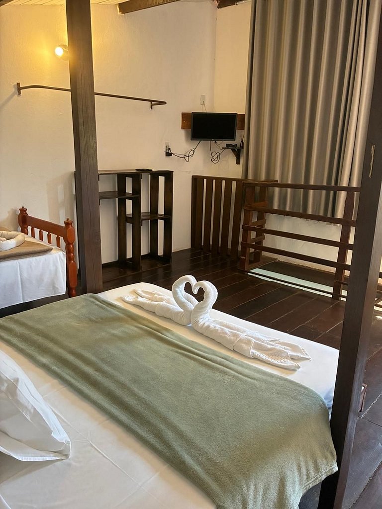 Apartamento 06 sala e cozinha com quarto superior com escada