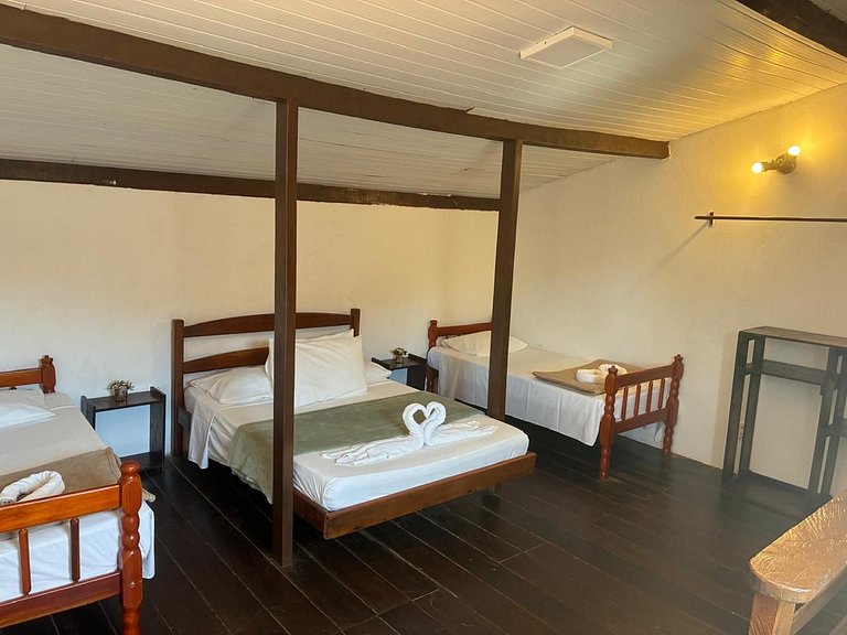 Apartamento 06 sala e cozinha com quarto superior com escada