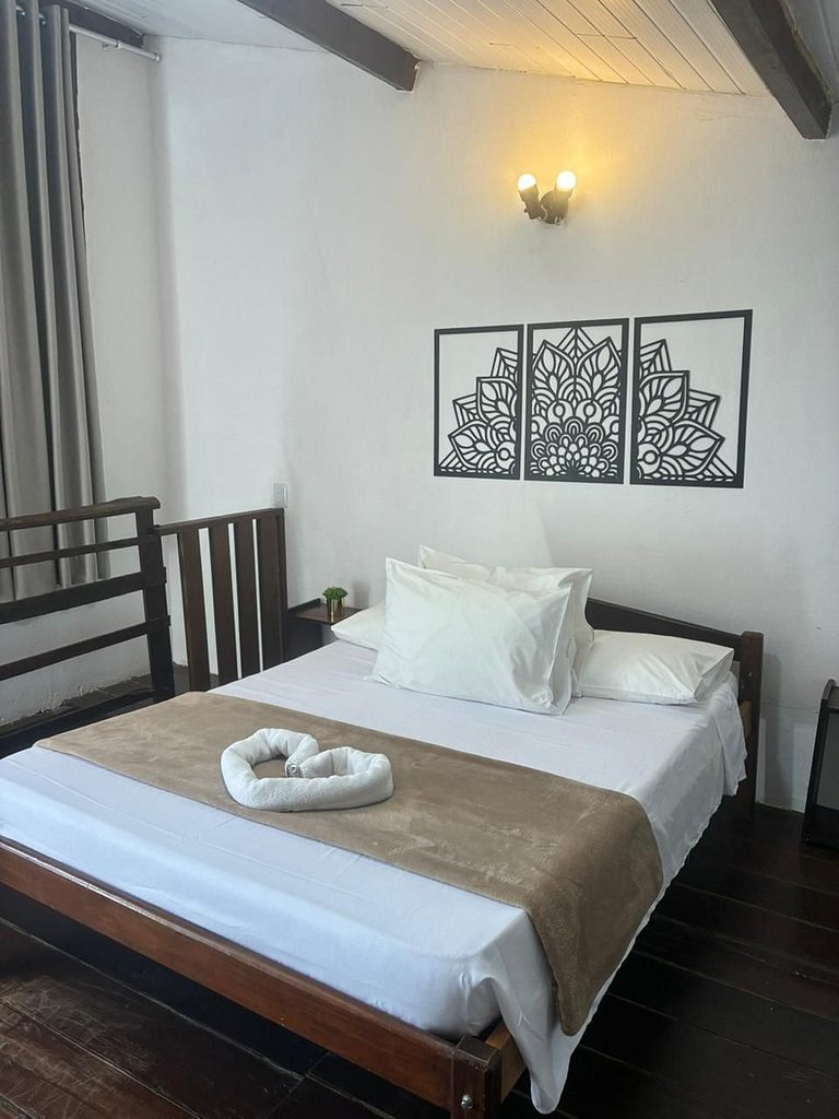 Apartamento 05 - Sala e Mezanino com escadas