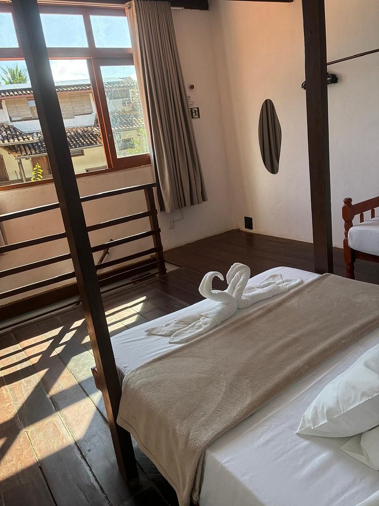 Apartamento 06 sala e cozinha com quarto superior com escada