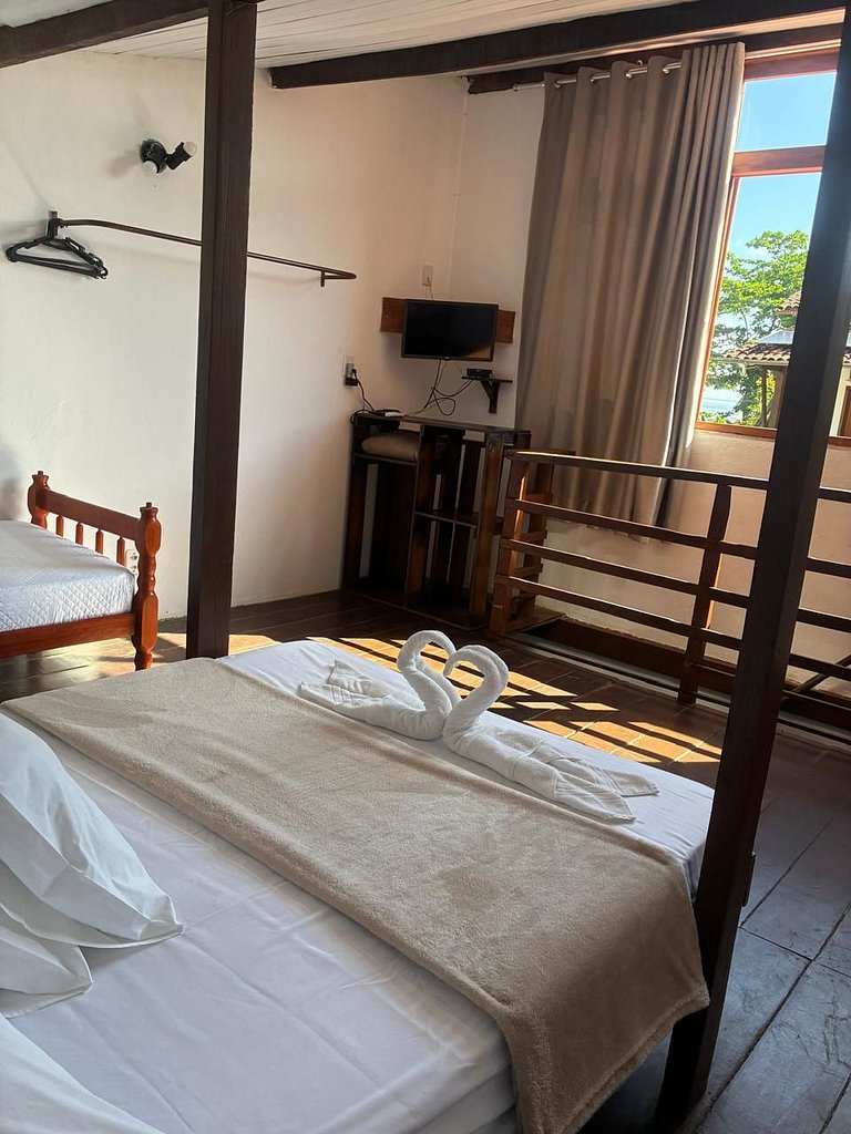 Apartamento 06 sala e cozinha com quarto superior com escada