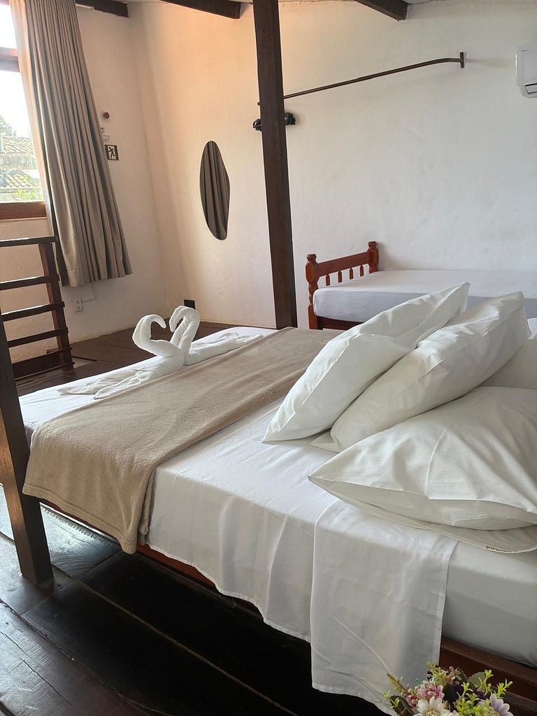 Apartamento 06 sala e cozinha com quarto superior com escada